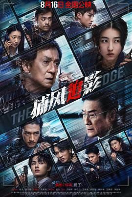 《秋日天空》剧照：三个人站在旧教学楼天台边缘，天空占画面上方三分之二